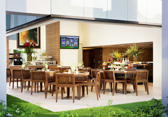 Imagen del bar/restaurante del Hotel Novotel Living Singapore Orchard. Foto 4