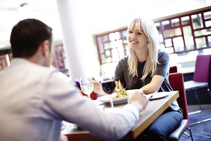 Imagen del bar/restaurante del Hotel Novotel London Heathrow Airport - M4 Jct 4 Hotel. Foto 7