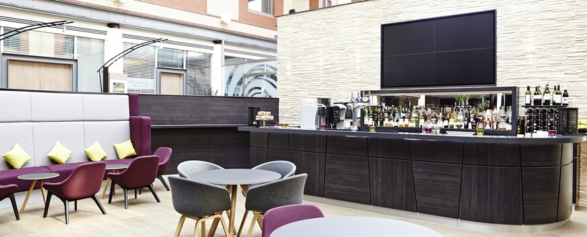 Imagen del bar/restaurante del Hotel Novotel London Heathrow Airport - M4 Jct 4 Hotel. Foto 9