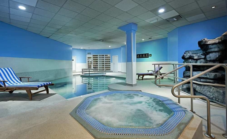 Imagen de la piscina del Hotel Novotel London Stansted Airport. Foto 9