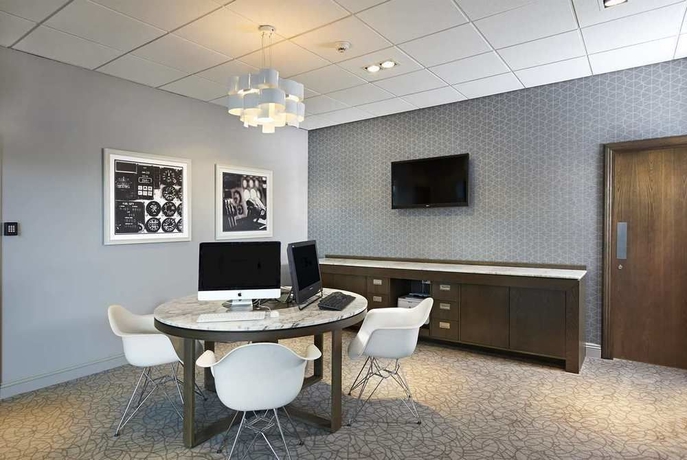 Imagen de los interiores del Hotel Novotel London Stansted Airport. Foto 6