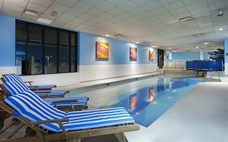 Imagen de la piscina del Hotel Novotel London Stansted Airport. Foto 10