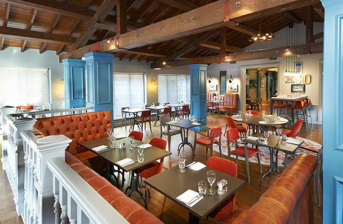 Imagen del bar/restaurante del Hotel Novotel London Stansted Airport. Foto 2