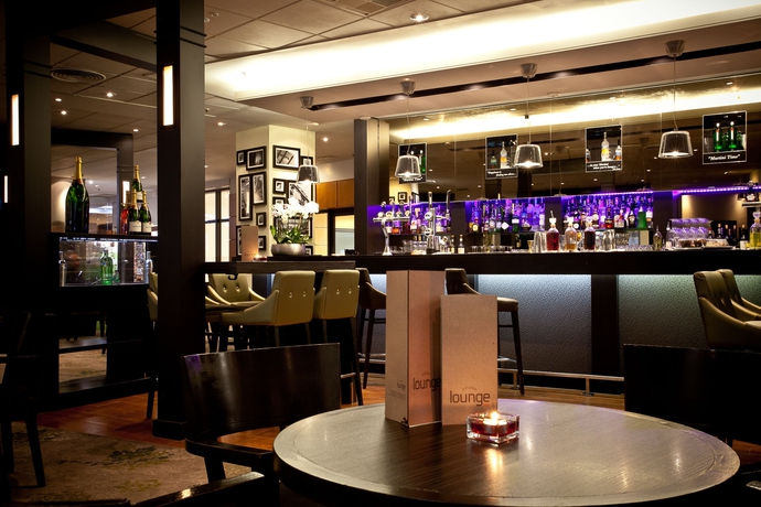 Imagen del bar/restaurante del Hotel Novotel London West. Foto 1