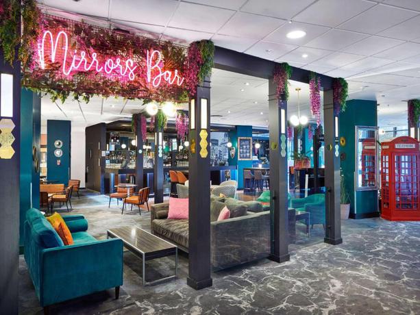 Imagen del bar/restaurante del Hotel Novotel London West. Foto 5