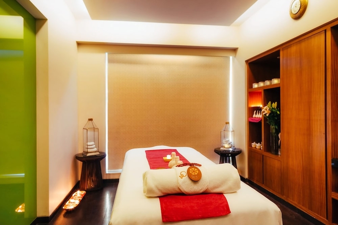 Imagen de la piscina del Hotel Novotel Lucknow Gomti Nagar. Foto 19