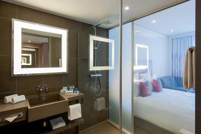 Imagen de la habitación del Hotel Novotel Lugano Paradiso. Foto 9
