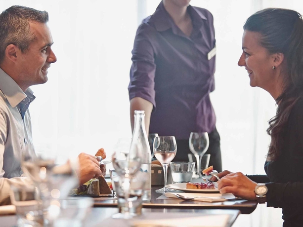 Imagen del bar/restaurante del Hotel Novotel Lugano Paradiso. Foto 7