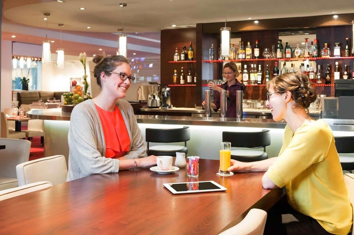 Imagen del bar/restaurante del Hotel Novotel Luxembourg Centre. Foto 4