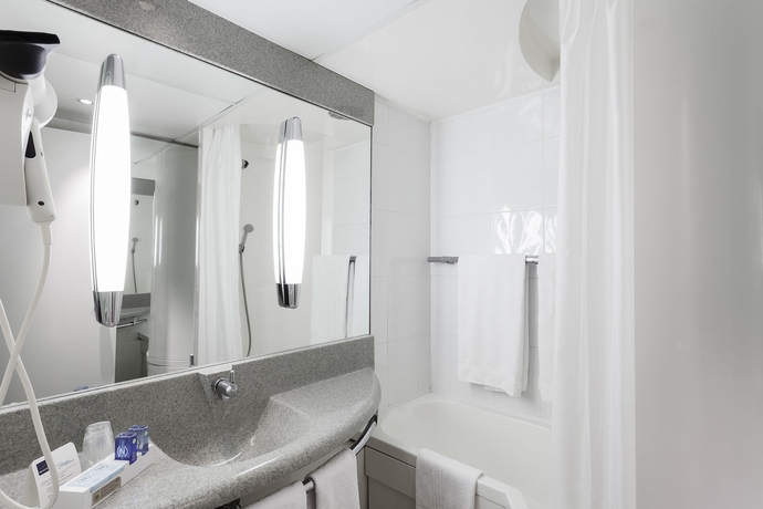 Imagen de la habitación del Hotel Novotel Lyon Bron Eurexpo. Foto 6