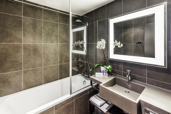 Imagen de la habitación del Hotel Novotel Lyon Bron Eurexpo. Foto 9