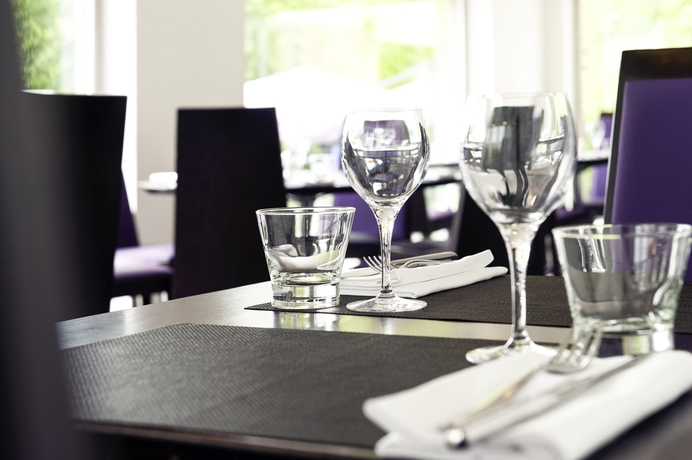 Imagen del bar/restaurante del Hotel Novotel Lyon Bron Eurexpo. Foto 2