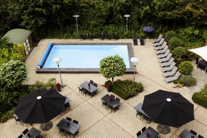 Imagen de la piscina del Hotel Novotel Maastricht. Foto 15