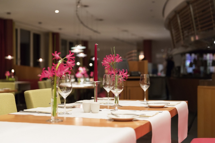 Imagen del bar/restaurante del Hotel Novotel Mainz. Foto 5