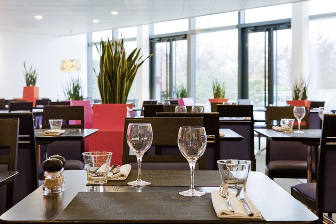 Imagen del bar/restaurante del Hotel Novotel Marne La Vallée Noisy le Grand. Foto 3