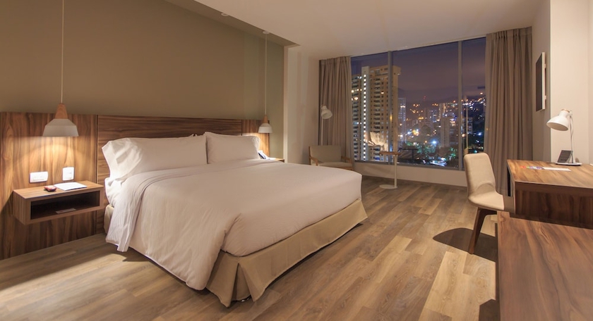 Imagen de la habitación del Hotel Novotel Medell&iacute;n El Tesoro. Foto 2