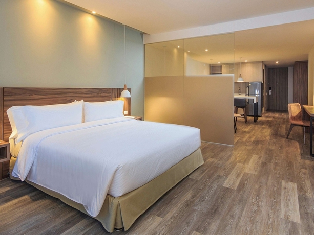 Imagen de la habitación del Hotel Novotel Medell&iacute;n El Tesoro. Foto 5