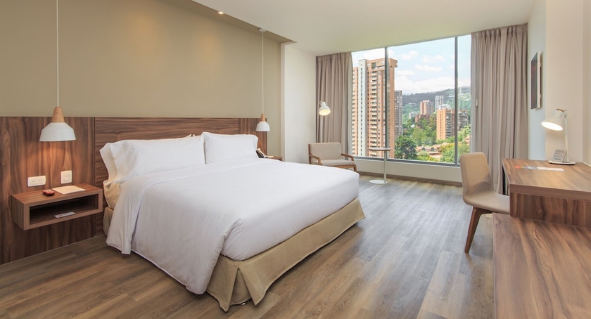 Imagen de la habitación del Hotel Novotel Medell&iacute;n El Tesoro. Foto 6