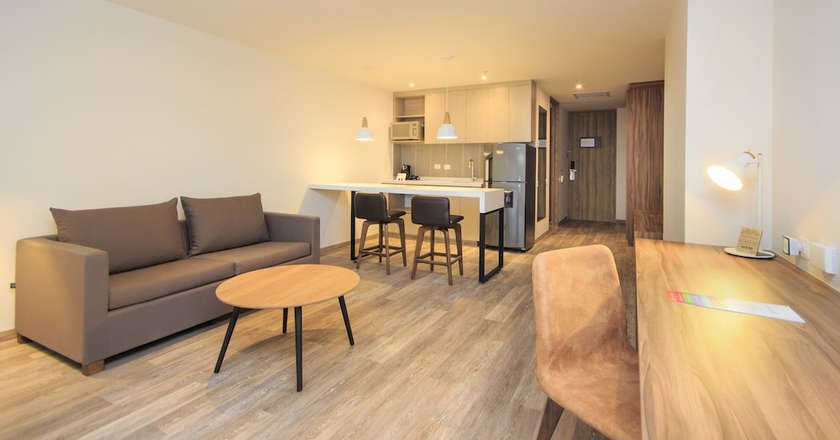 Imagen de la habitación del Hotel Novotel Medell&iacute;n El Tesoro. Foto 16