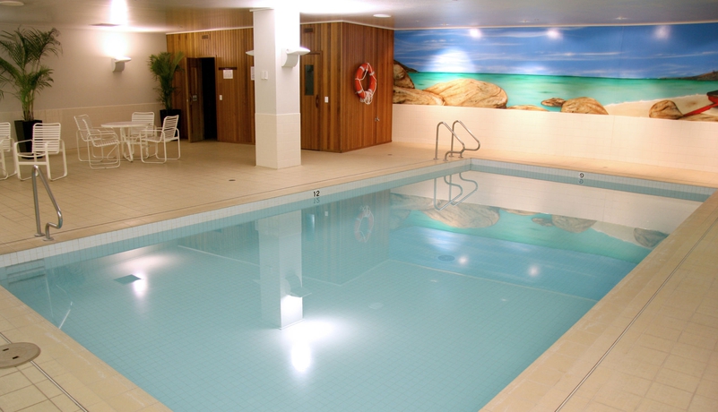 Imagen de la piscina del Hotel Novotel Melbourne Glen Waverley. Foto 15