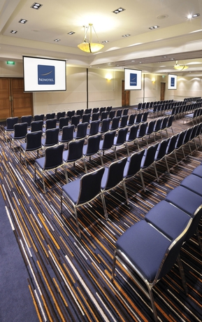 Imagen de los interiores del Hotel Novotel Melbourne Glen Waverley. Foto 7