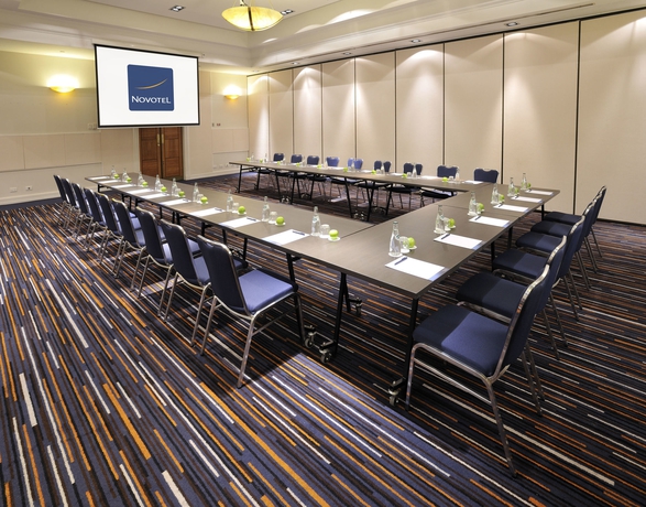 Imagen de los interiores del Hotel Novotel Melbourne Glen Waverley. Foto 8