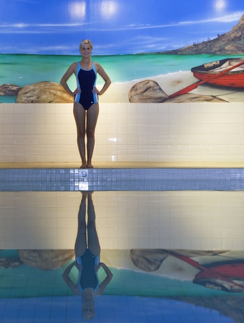 Imagen de la piscina del Hotel Novotel Melbourne Glen Waverley. Foto 16