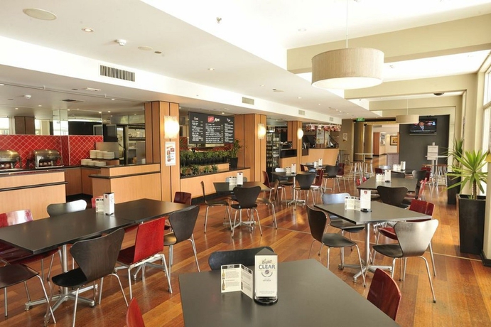 Imagen del bar/restaurante del Hotel Novotel Melbourne Preston. Foto 2