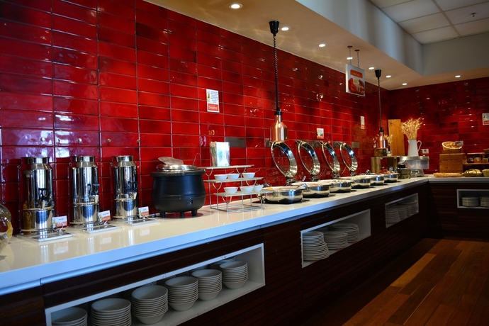 Imagen del bar/restaurante del Hotel Novotel Melbourne St Kilda. Foto 4