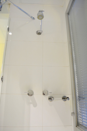 Imagen de la habitación del Hotel Novotel Melbourne St Kilda. Foto 11