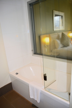 Imagen de la habitación del Hotel Novotel Melbourne St Kilda. Foto 12