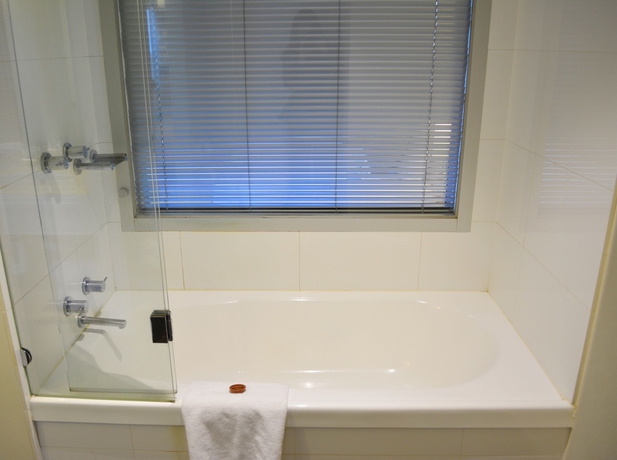Imagen de la habitación del Hotel Novotel Melbourne St Kilda. Foto 13