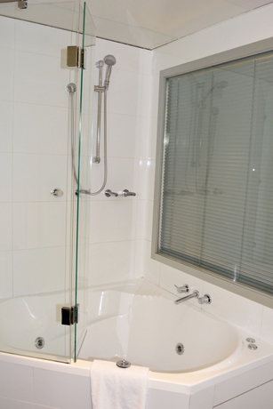 Imagen de la habitación del Hotel Novotel Melbourne St Kilda. Foto 15