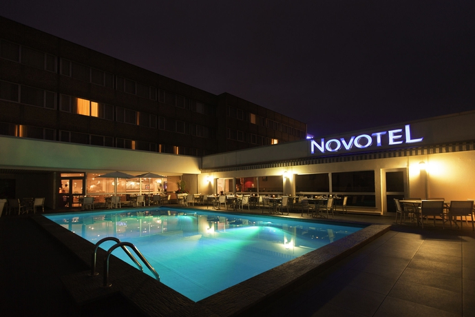 Imagen de la piscina del Hotel Novotel Metz Centre. Foto 14