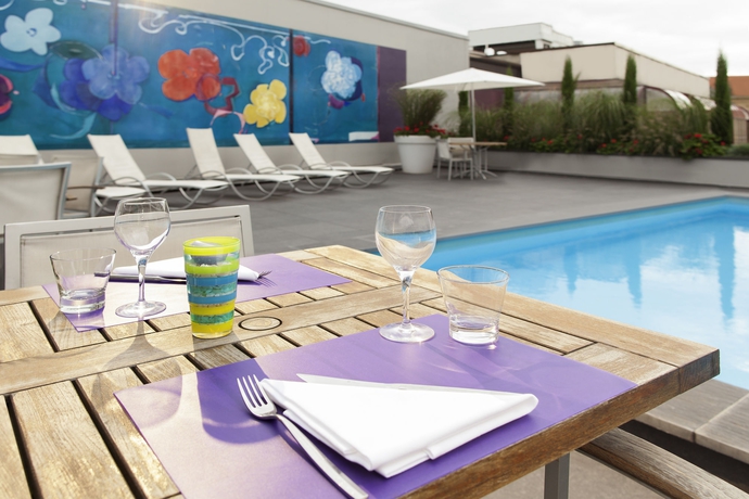 Imagen de la piscina del Hotel Novotel Metz Centre. Foto 15