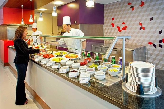 Imagen del bar/restaurante del Hotel Novotel Mexico City Santa Fe. Foto 6