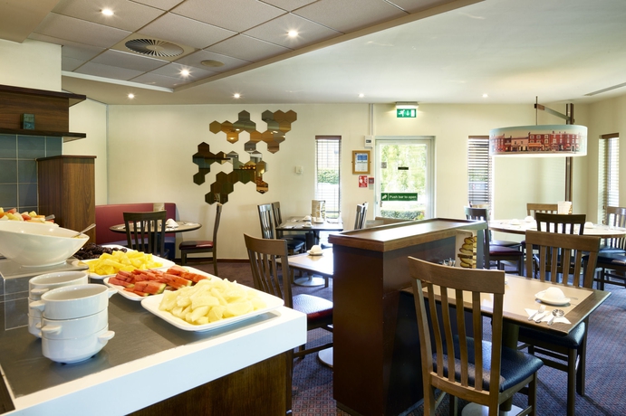 Imagen del bar/restaurante del Hotel Novotel Milton Keynes. Foto 3