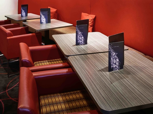 Imagen del bar/restaurante del Hotel Novotel Milton Keynes. Foto 4