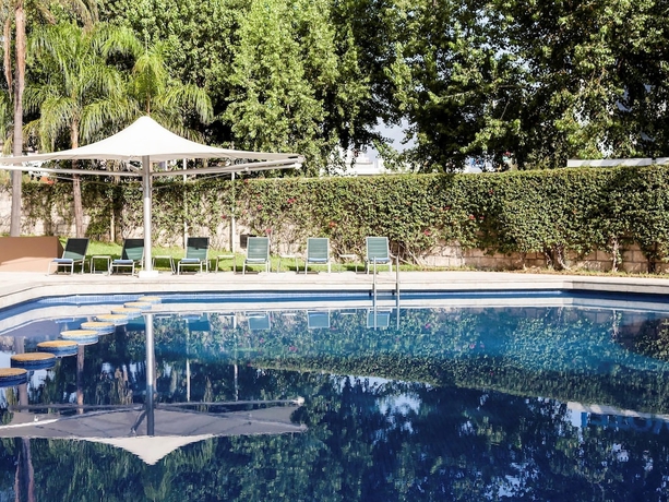 Imagen de la piscina del Hotel Novotel Monterrey Valle. Foto 17