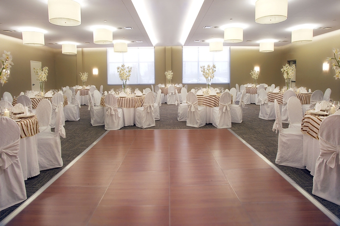 Imagen de los interiores del Hotel Novotel Montreal Aeroport. Foto 8