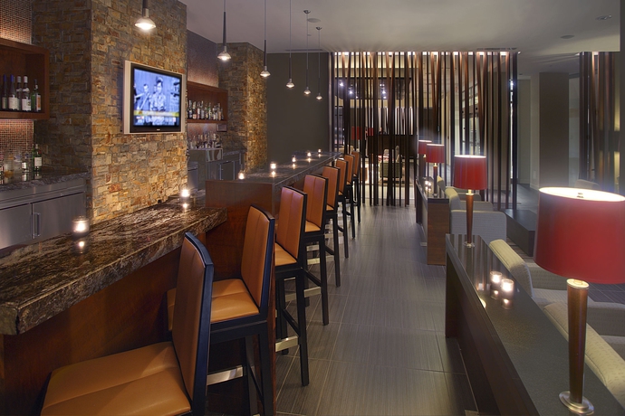 Imagen de los interiores del Hotel Novotel Montreal Aeroport. Foto 10