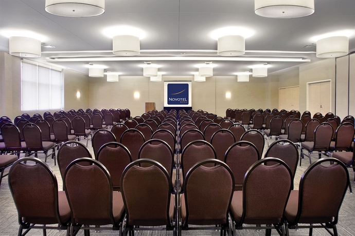 Imagen de los interiores del Hotel Novotel Montreal Aeroport. Foto 11