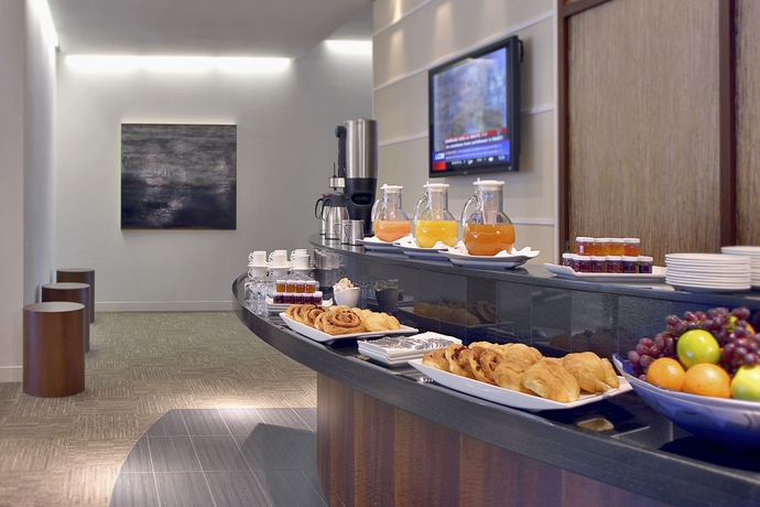 Imagen de los interiores del Hotel Novotel Montreal Aeroport. Foto 12