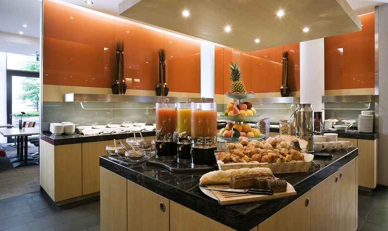 Imagen del bar/restaurante del Hotel Novotel Muenchen Messe. Foto 4