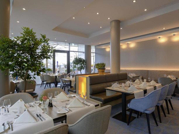 Imagen del bar/restaurante del Hotel Novotel Muenchen Messe. Foto 2