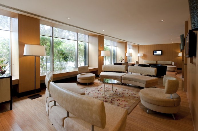Imagen de los interiores del Hotel Novotel Mumbai Juhu Beach. Foto 15