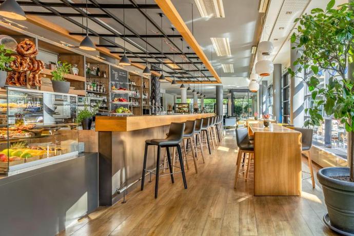 Imagen del bar/restaurante del Hotel Novotel Munich City. Foto 2