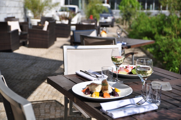 Imagen del bar/restaurante del Hotel Novotel Nantes Centre Gare. Foto 2