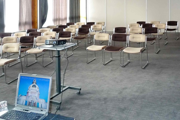 Imagen de los interiores del Hotel Novotel Narbonne Sud. Foto 16