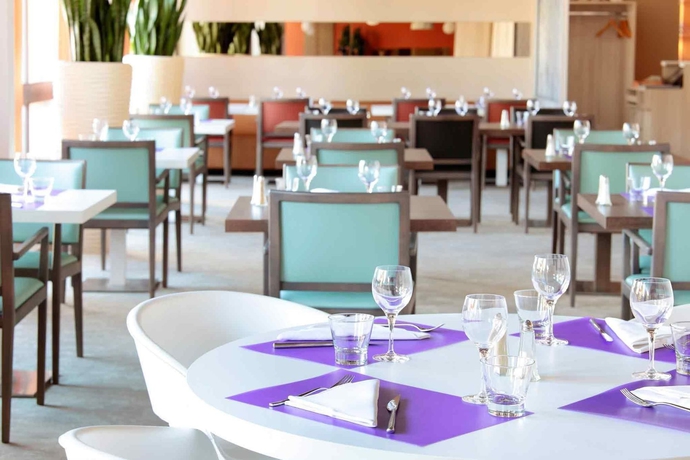 Imagen del bar/restaurante del Hotel Novotel Narbonne Sud. Foto 8